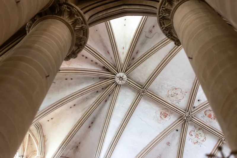Quand le numérique dévoile l'invisible : l'architecture sacrée des basiliques françaises sous l'œil du 360°
