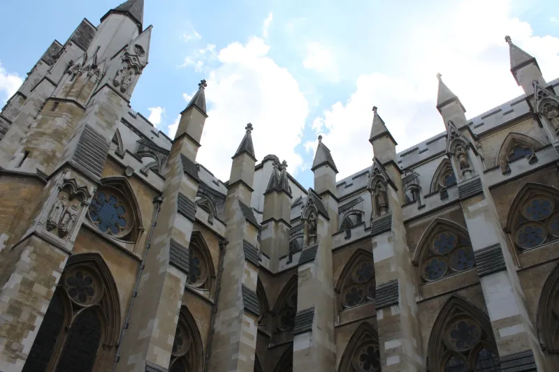 Voyage immobile, émotions infinies : découvrez les dix basiliques françaises qui vous couperont le souffle en 360°