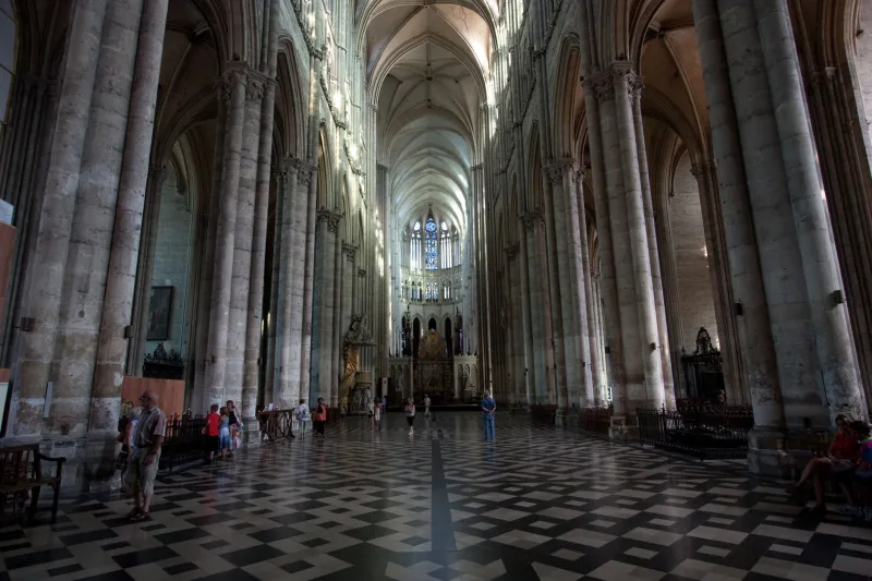 Nombres, lumière et sacré : ce que la vision immersive dévoile de la géométrie secrète des basiliques