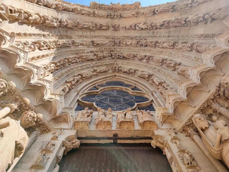 Sacres, batailles et prières : itinéraire immersif à travers les basiliques qui ont écrit l'histoire de France